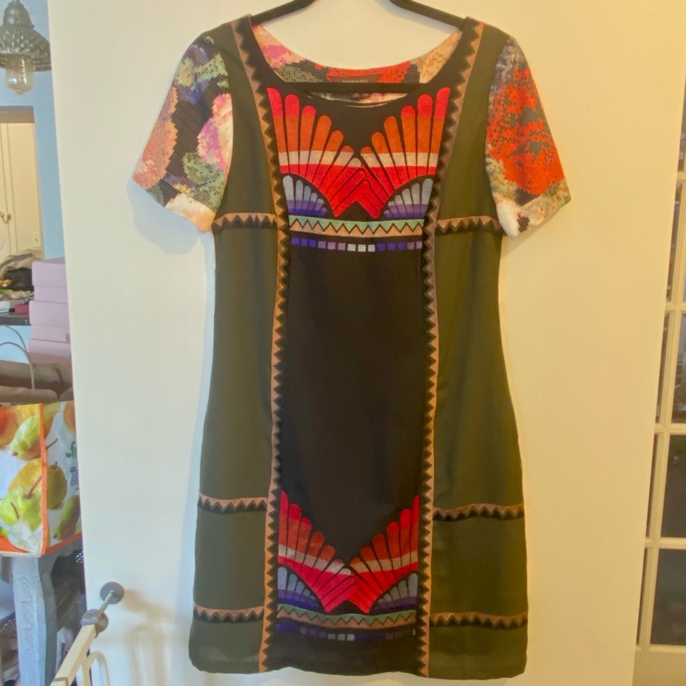 Ranna Gill Anthropologie Fanned Vignette Shift sz 6 Embroidered with floral back